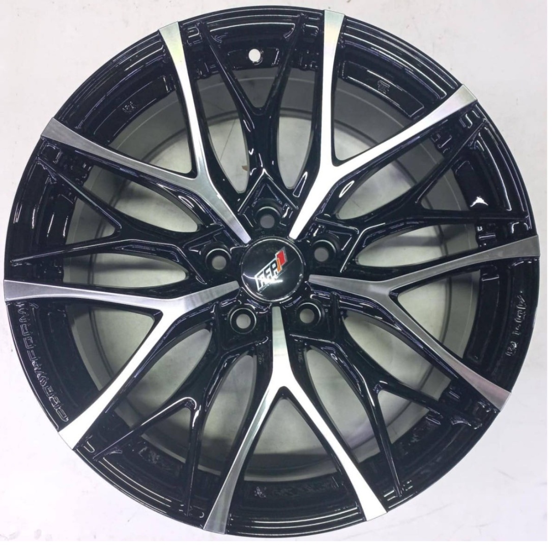 RNO 3956 8x18/5x114.3 D67.1 ET35 4 диска черный, серебристый