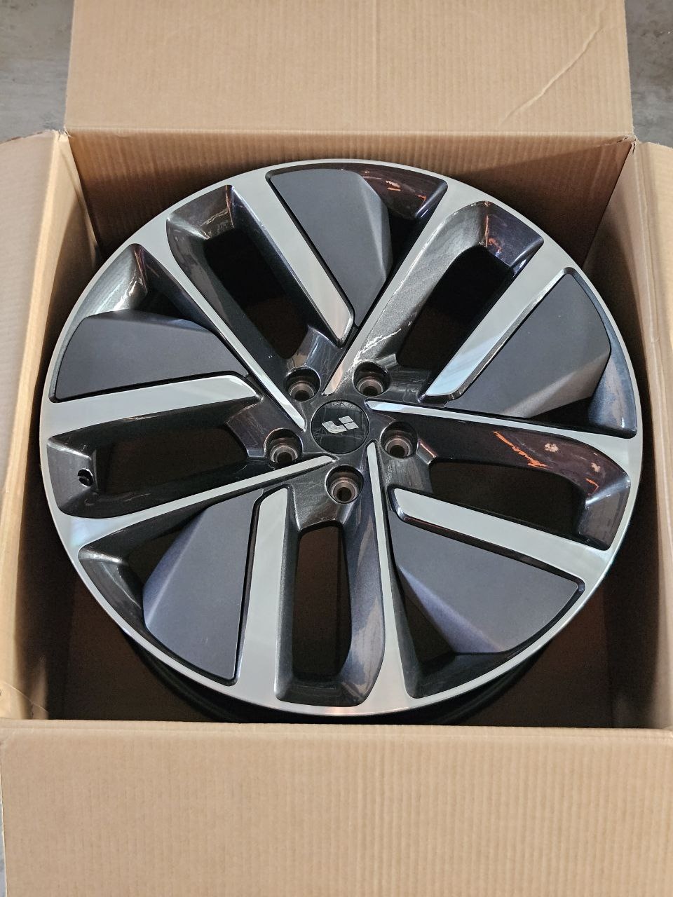 Fonyee SM H3164F 9x21/5x120 D62.5 ET45.5 4 диска серебристый