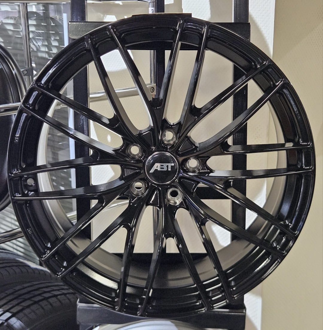 Fonyee SM F159RL 8.5x19/5x114.3 D73.1 ET35 4 диска черный