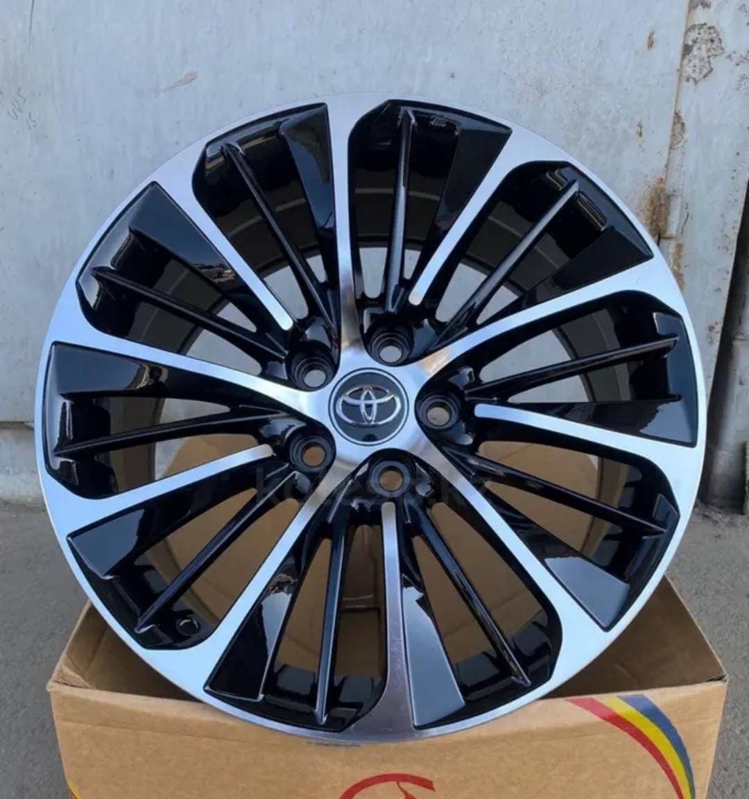 Rainbow TOYOTA/LEXUS 5372 8x18/5x114.3 D60.1 ET35 4 диска черный, серебристый