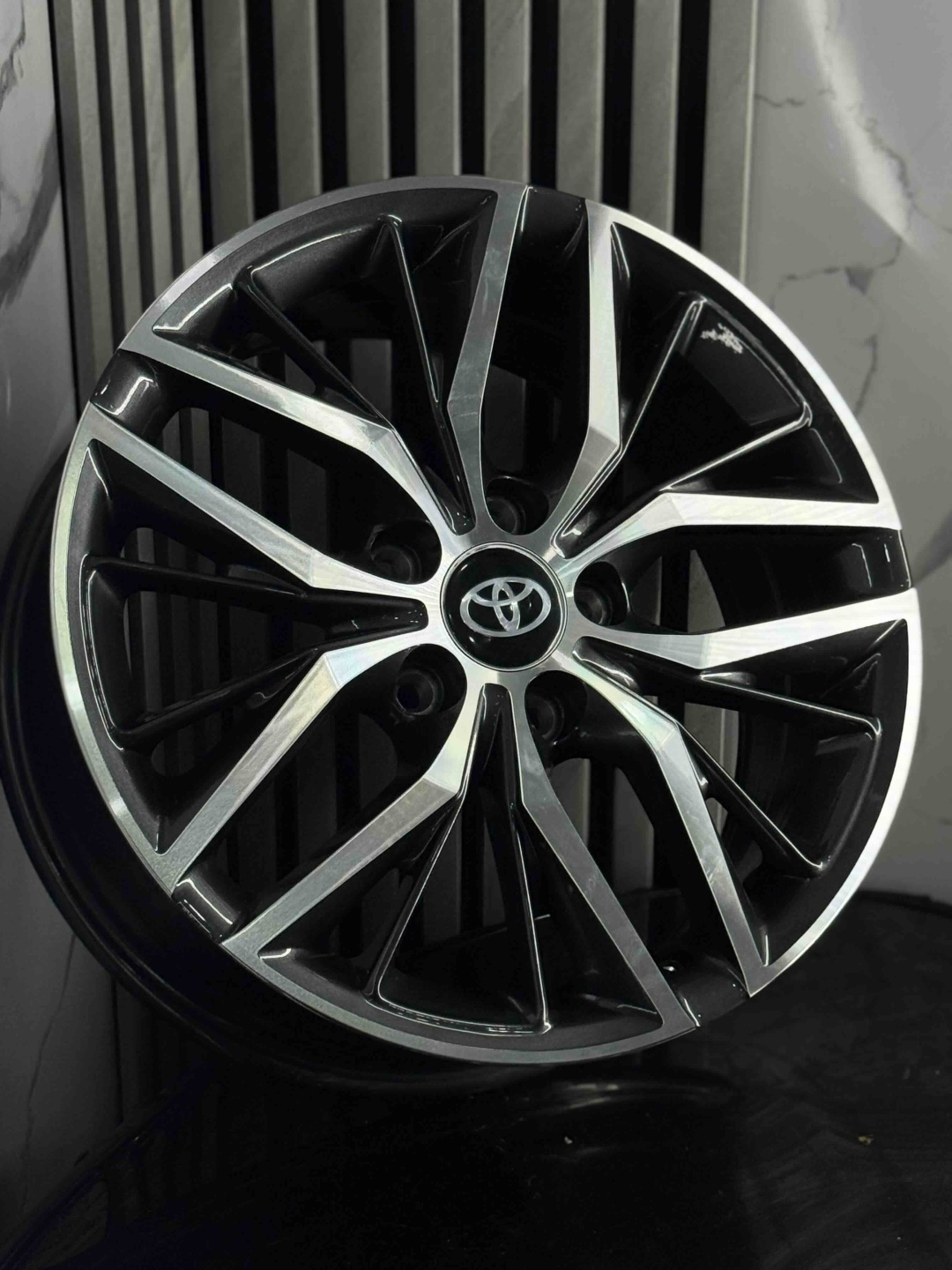 Toyota t/g u959f 7x17/5x114.3 D60.1 ET50 4 диска серебристый, графит