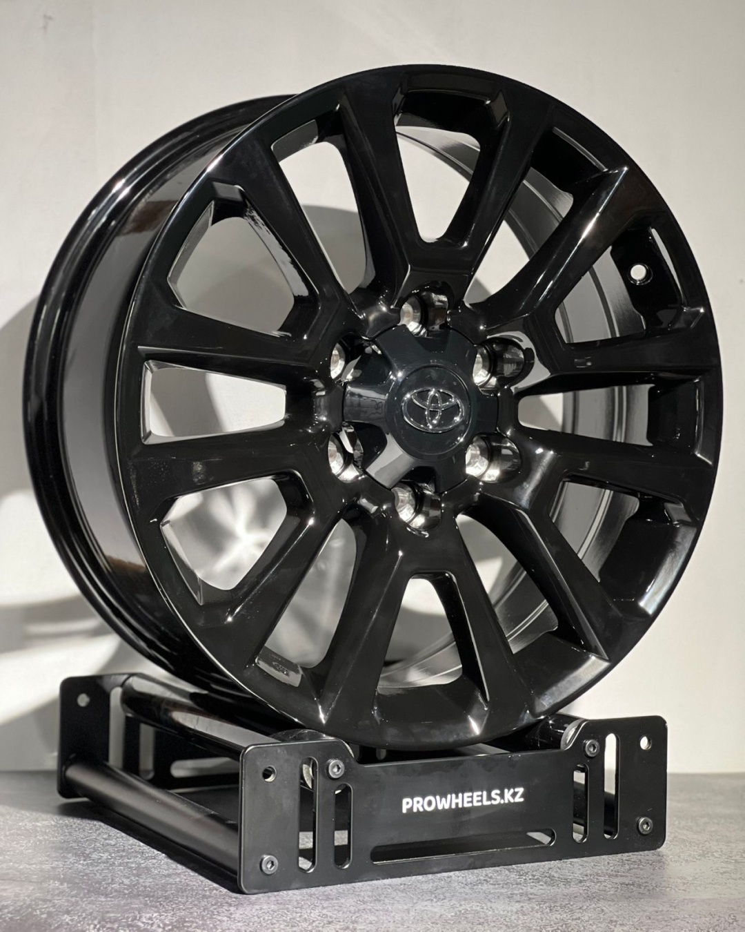 Pro Wheels ProWheels78824 7.5x18/6x139.7 D106.1 ET25 4 диска черный