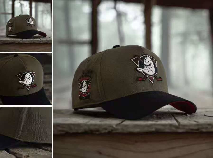 Бейсболка Mitchell and Ness размер универсальный, хаки