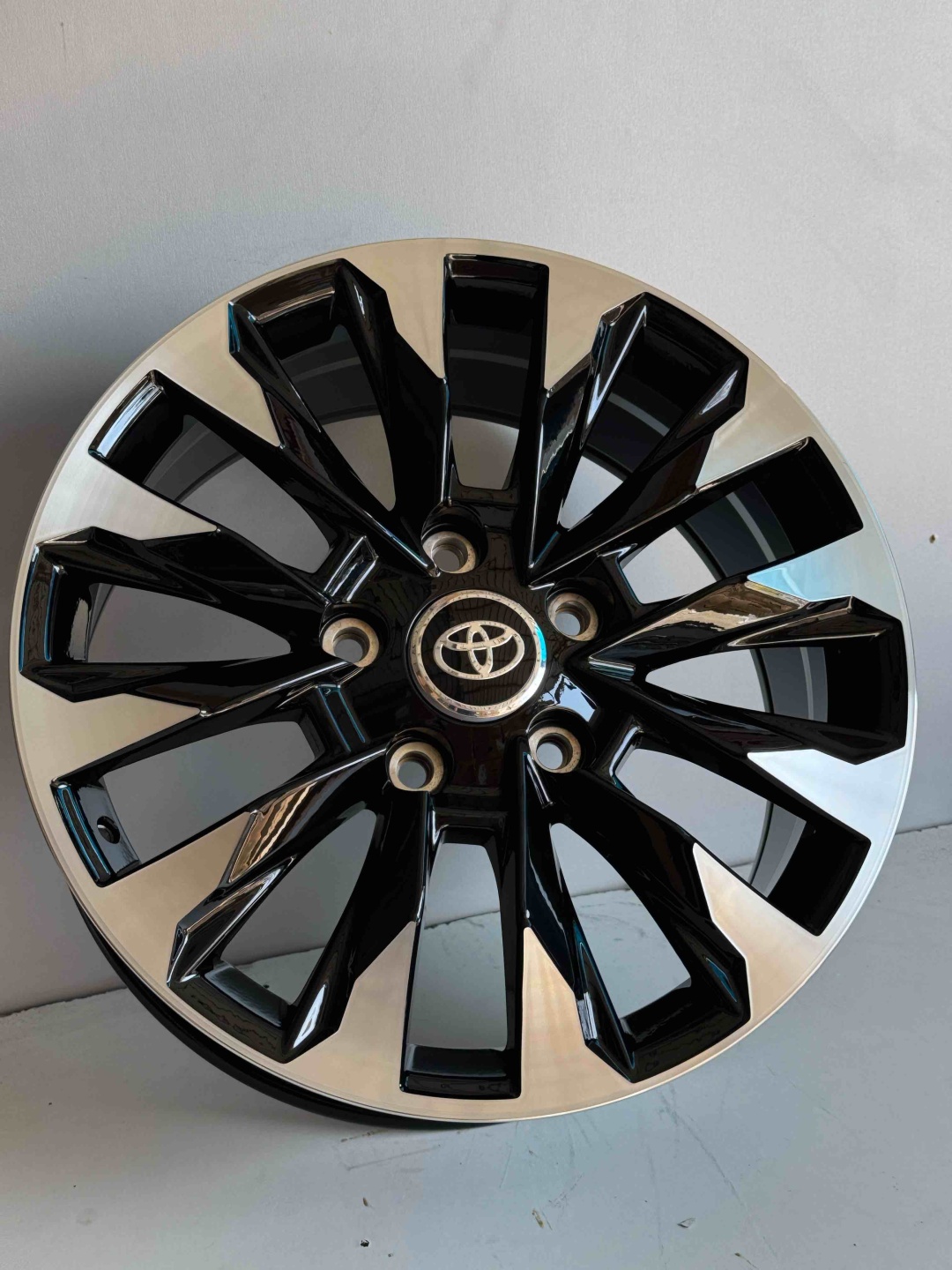 Toyota t/ h880 8.5x20/5x150 D110.1 ET58 4 диска черный, серебристый