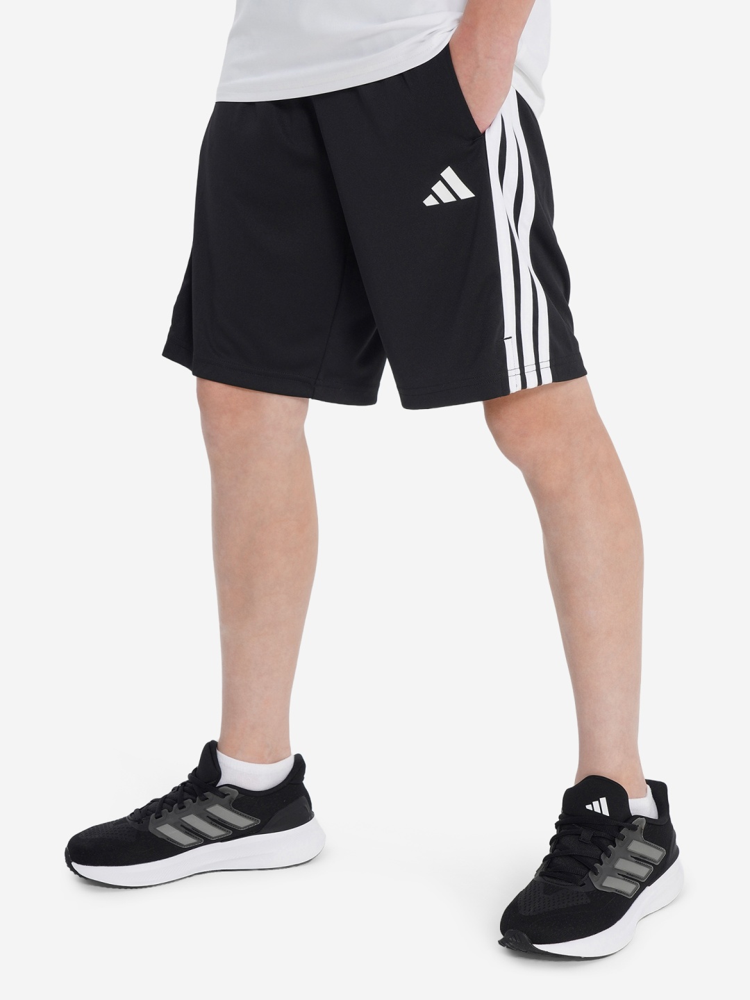 Спортивные шорты adidas черный