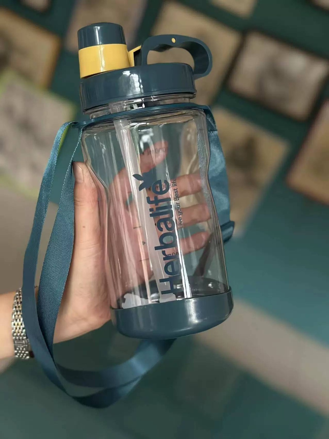 Бутылка Herbalife Nutrition 1 л зеленый, крышка с трубочкой, поликарбонат