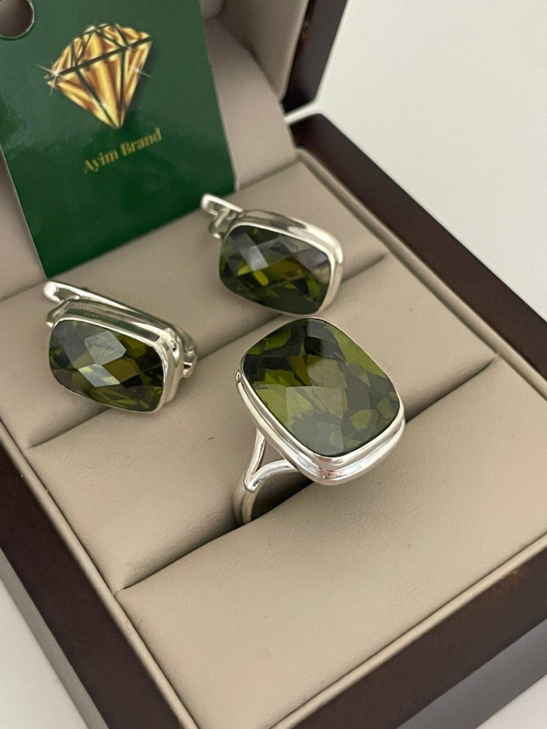 Ayim Brand JJA вес 16.46 г серебро, хризолит
