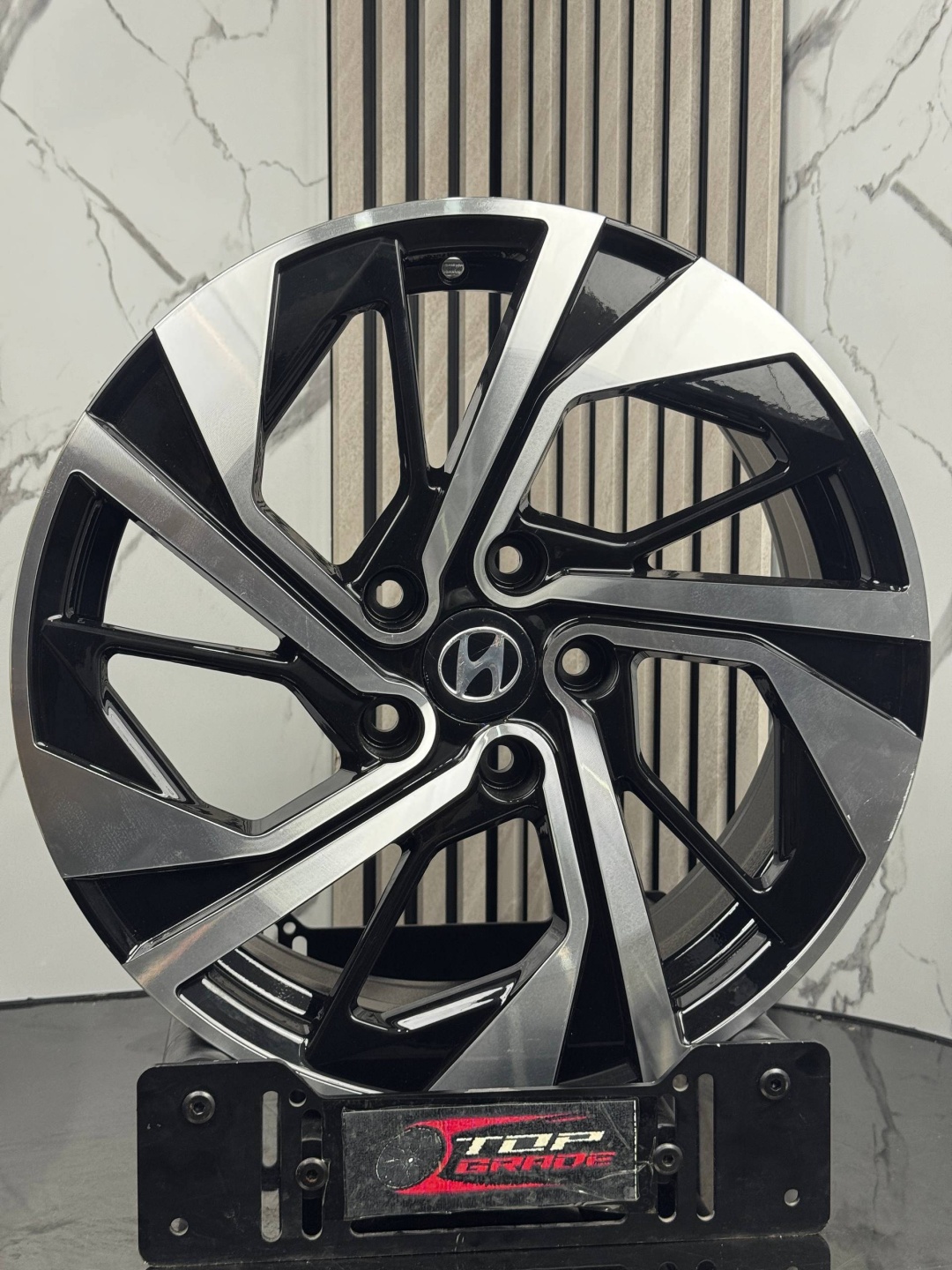 Top Grade Top grade Hyundai 7x17/5x114.3 D67.1 ET35 4 диска черный, серебристый
