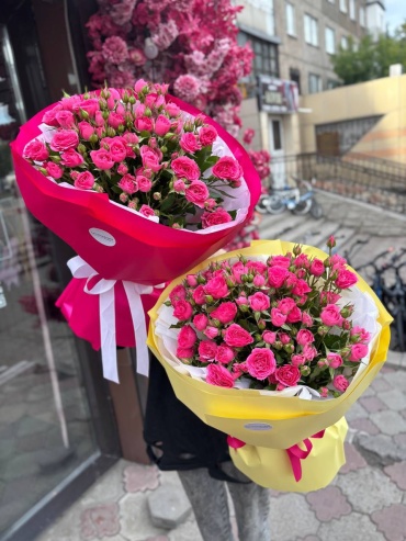 FLovers моно-букет с открыткой кустовая роза 7 шт 60 см