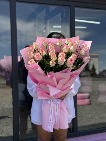 LOVE STORY моно-букет с открыткой роза 25 шт 70 см