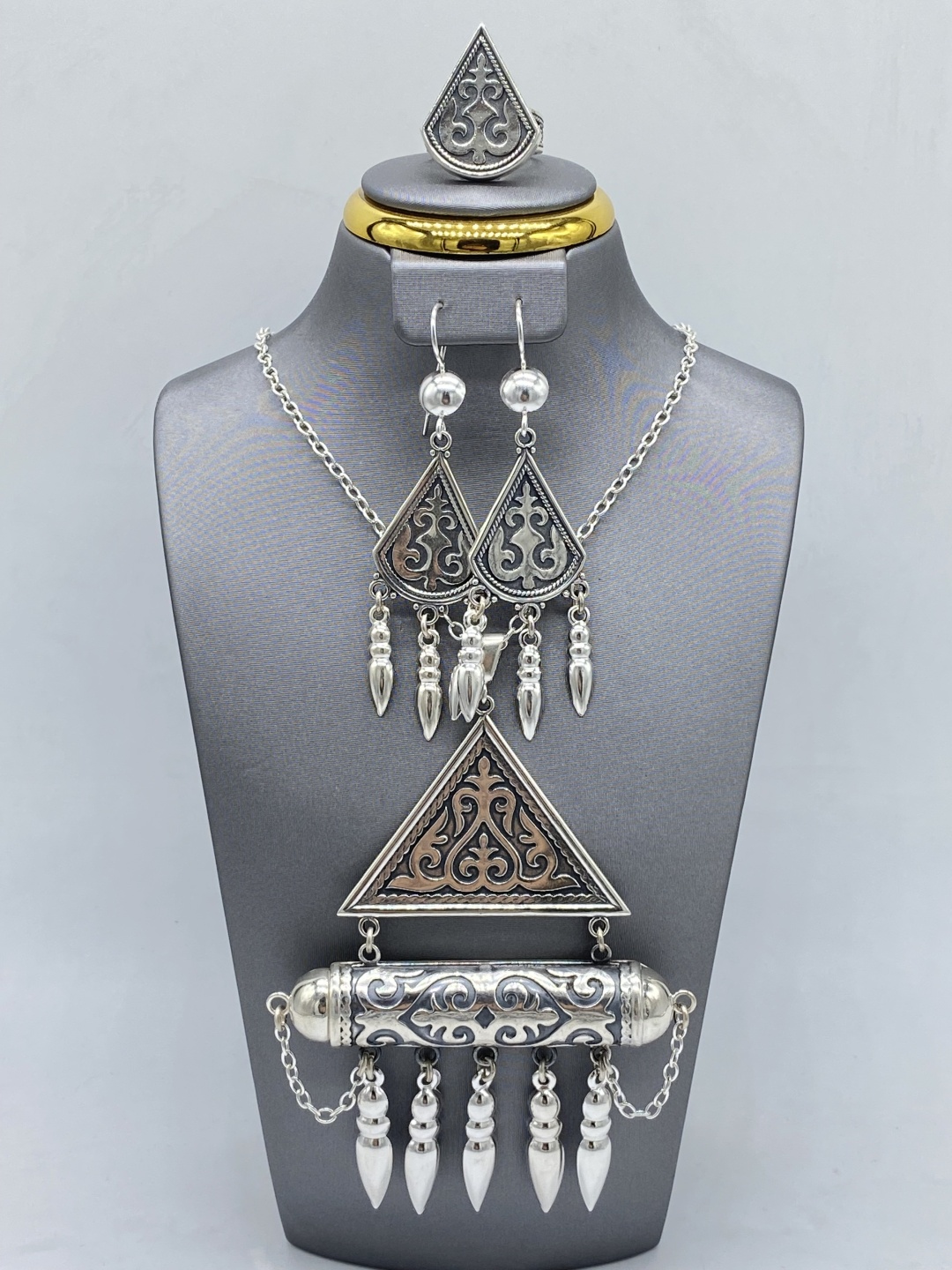ADILZHAN GOLD khan03022 вес 66.36 г серебро, без вставок