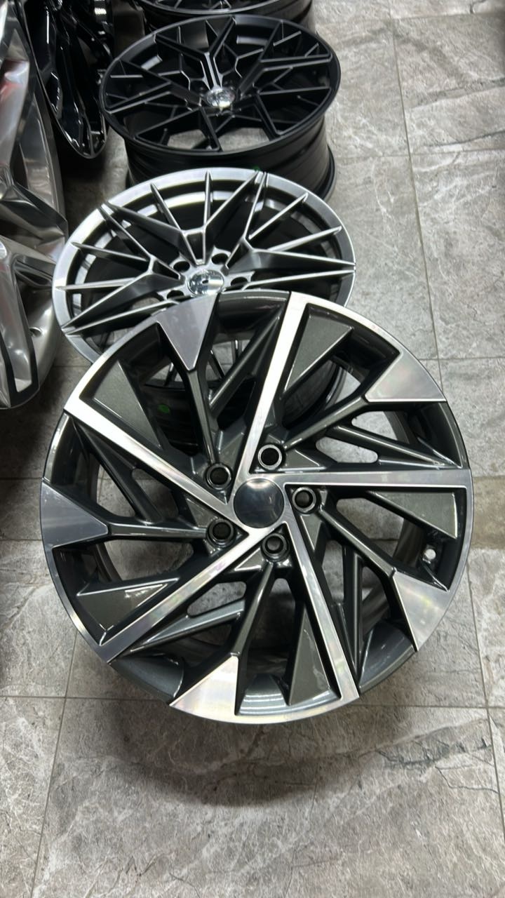 LKN Lkn0201 7.5x18/5x114.3 D67.1 ET45 4 диска серебристый, графит