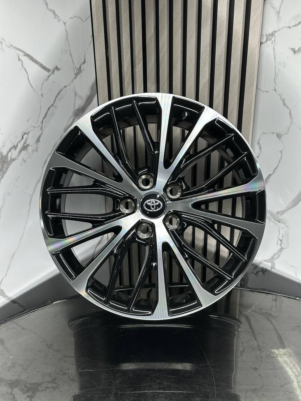 Top Grade Toyota H649F 8x18/5x114.3 D60.1 ET50 4 диска черный, серебристый