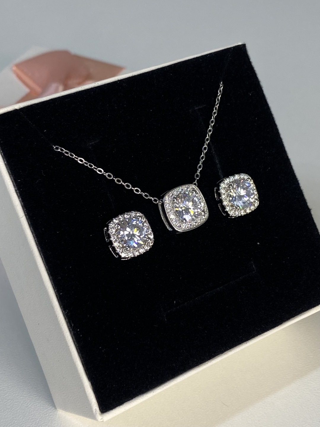 Bloomy “Diamond Halo” с муассанитом 1 карат, вес 5 г серебро