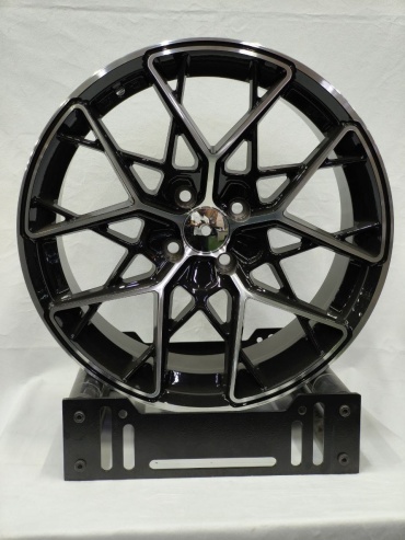 RNO 034 7.5x17/4x100 D67.1 ET35 4 диска черный, серебристый