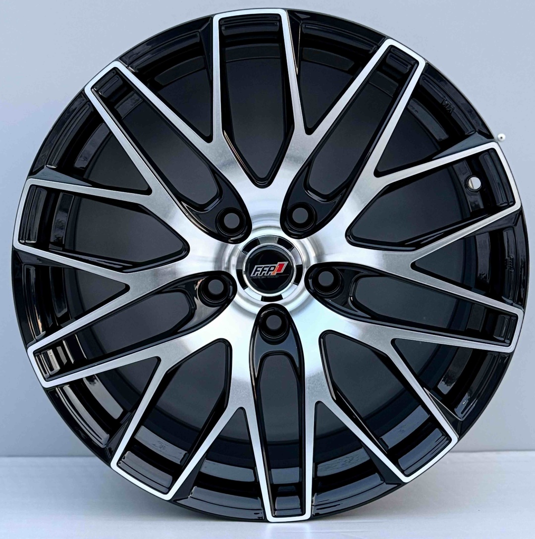 RNO 2854 7.5x17/5x114.3 D67.1 ET35 4 диска черный, серебристый