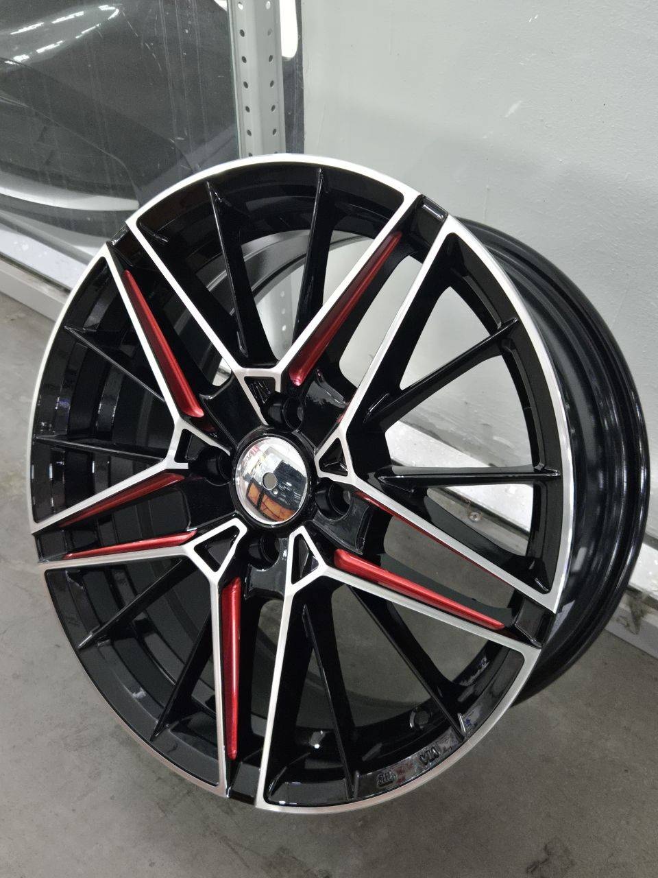 Top Grade SHF4679 7x16/4x100 D67.1 ET40 4 диска красный, черный, серебристый