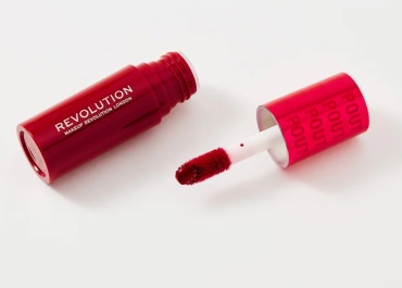 Makeup Revolution Pout тинт для губ Sizzling Red