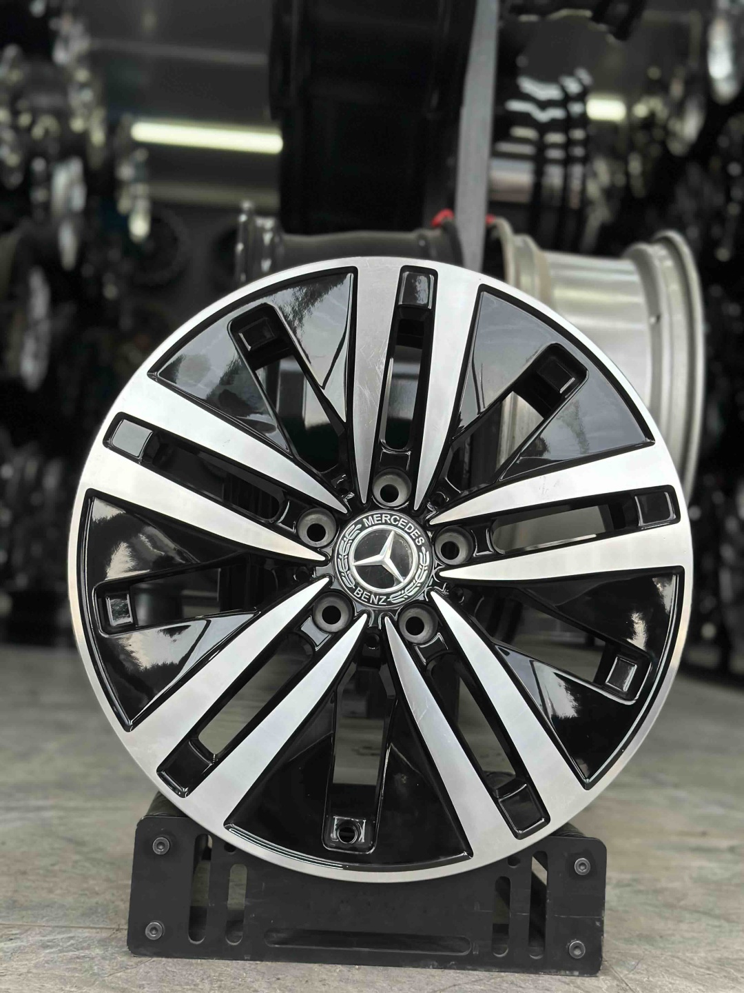 RNO 0169 viano, vito 6.5x17/5x112 D66.6 ET44 4 диска черный, серебристый