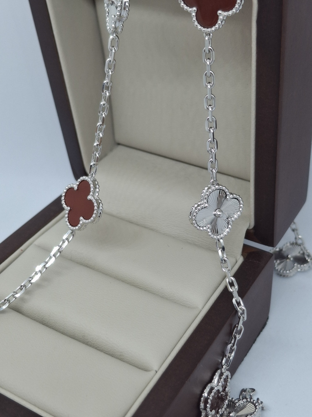 Колье Serebro Aiym jewelry длина 105 см вес 47 г серебро, сердолик
