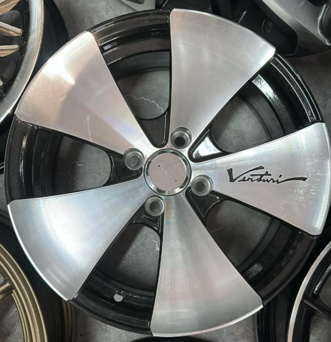 Fonyee 5005177007MB 7x17/5x114.3 D67.1 ET35 4 диска серебристый