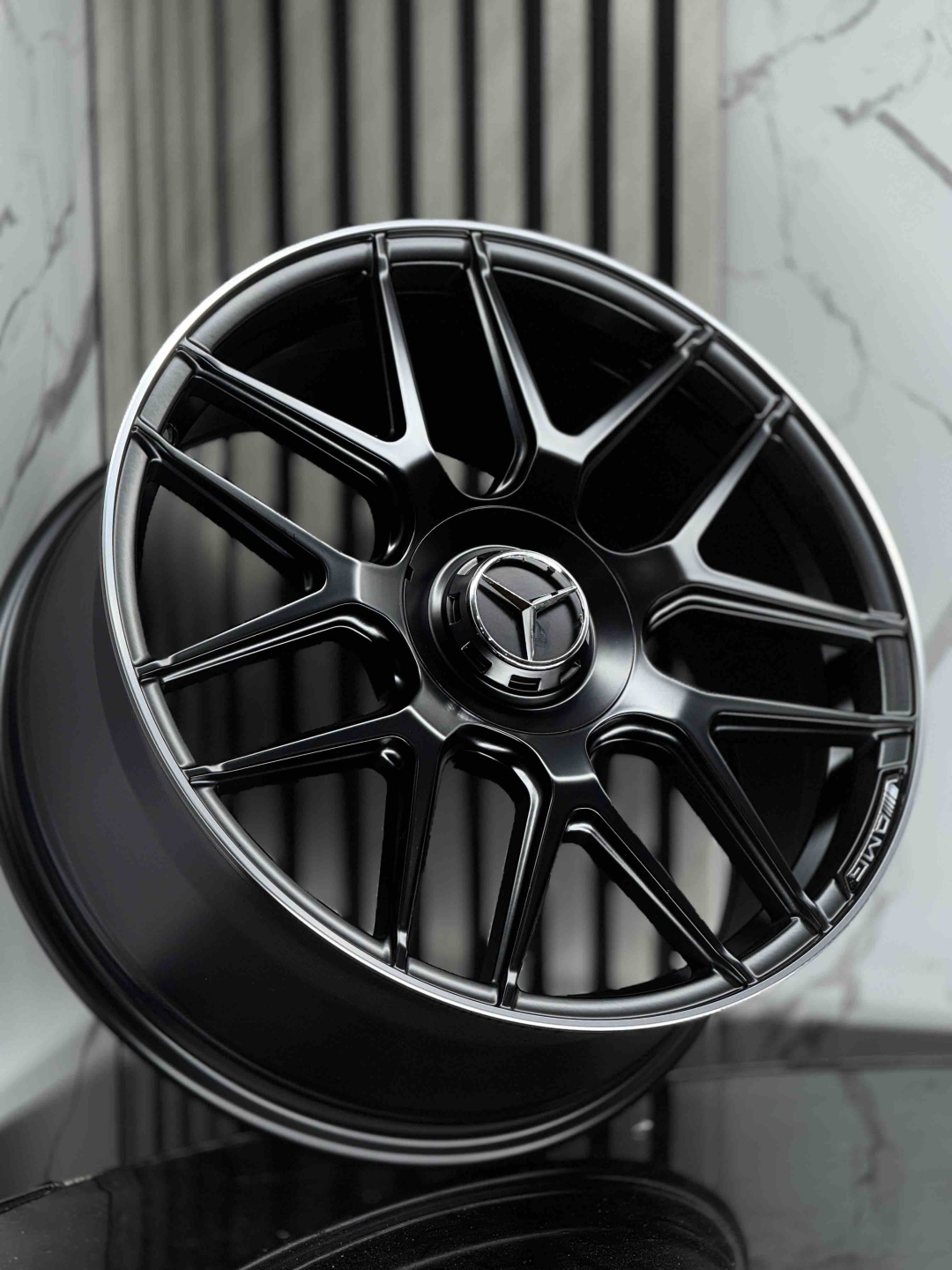Mercedes-Benz t/g 933 8.5/9.5x19/5x112 D66.45 ET38 4 диска черный, серебристый