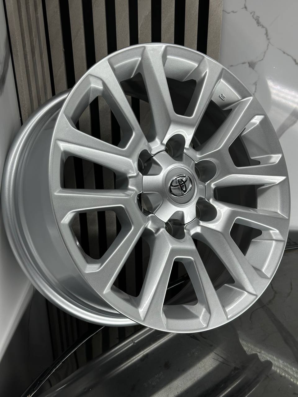 Top Grade Toyota H843F 7.5x17/6x139.7 D106.1 ET25 4 диска серебристый