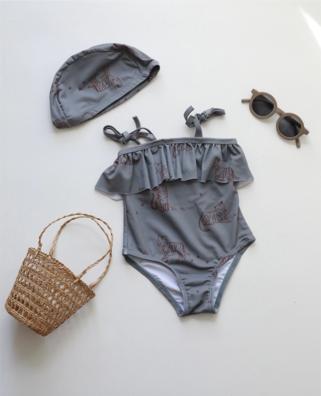 Купальник слитный серый