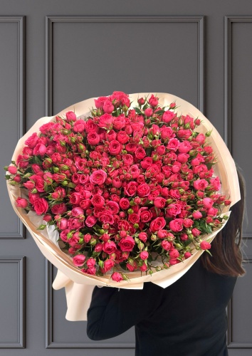 Rilak Floral моно-букет в оформлении кустовая роза 35 шт 60 см