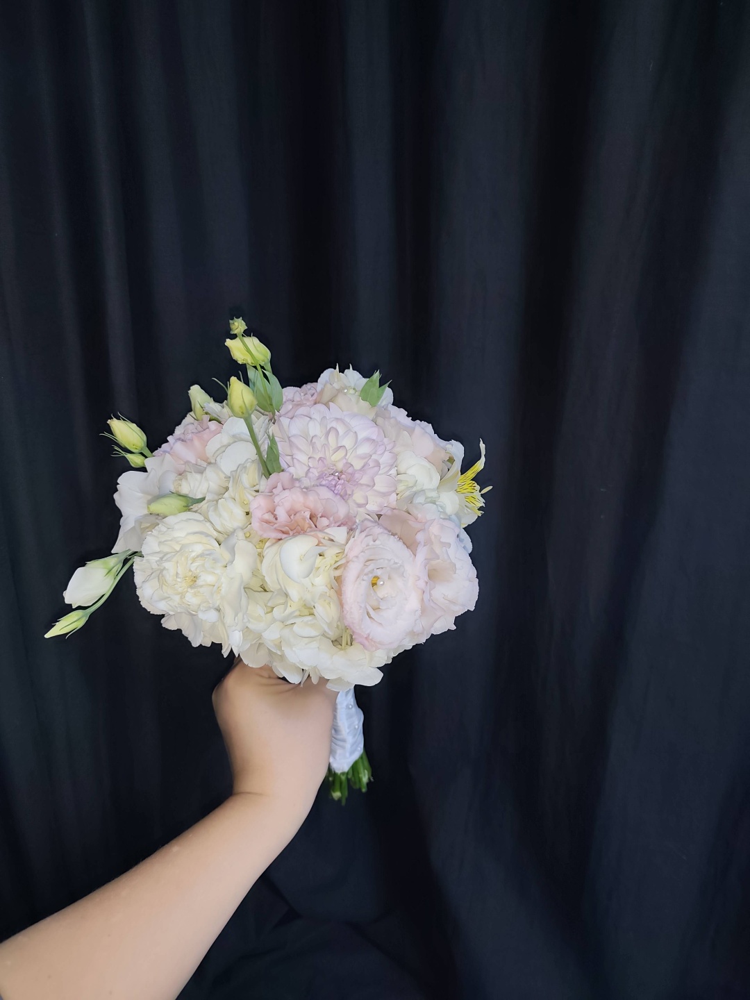 Flowers by Mariya букет из живых цветов "жемчужная роскошь " ИПМакаева Flowers by Mariya 15 шт