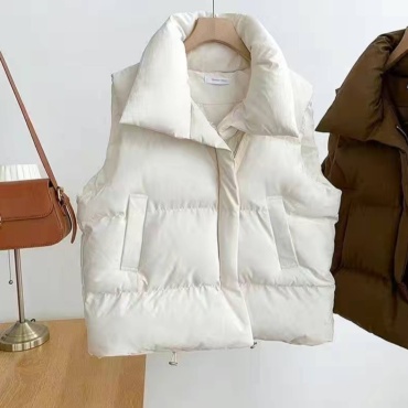 Жилет IN STYLE бежевый, молочный