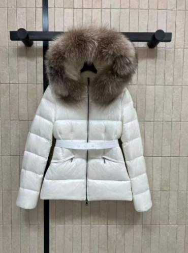 Пуховик белый