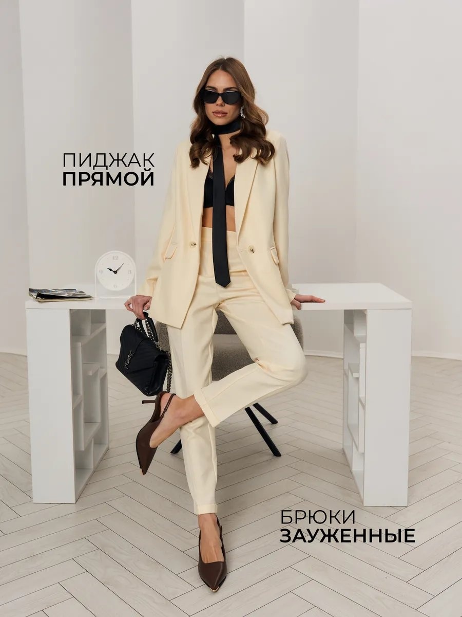 Повседневный костюм белый