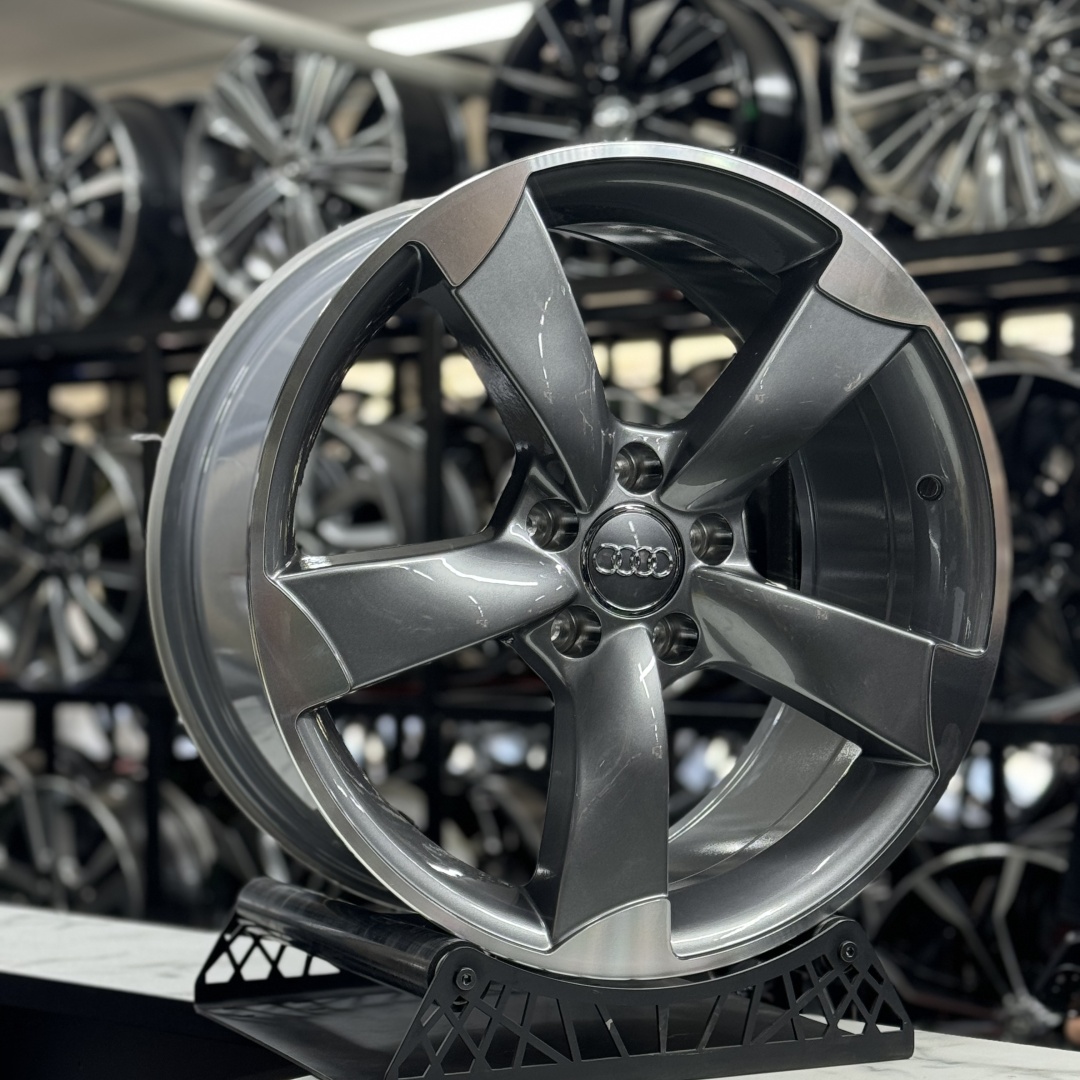 Wheels 939 8.5x18/5x112 D66.45 ET30 4 диска серебристый, графит