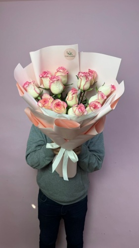 Story Flowers моно-букет в оформлении роза 13 шт 80 см