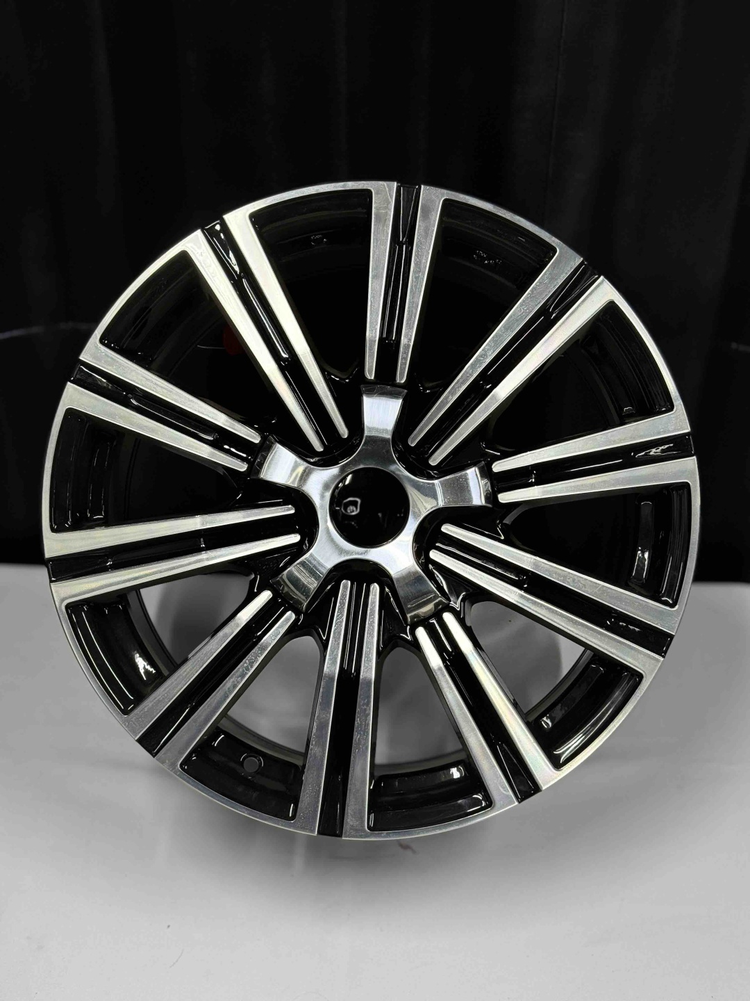 Top Grade Diski0084 8.5x18/5x150 D106.2 ET45 4 диска черный, серебристый