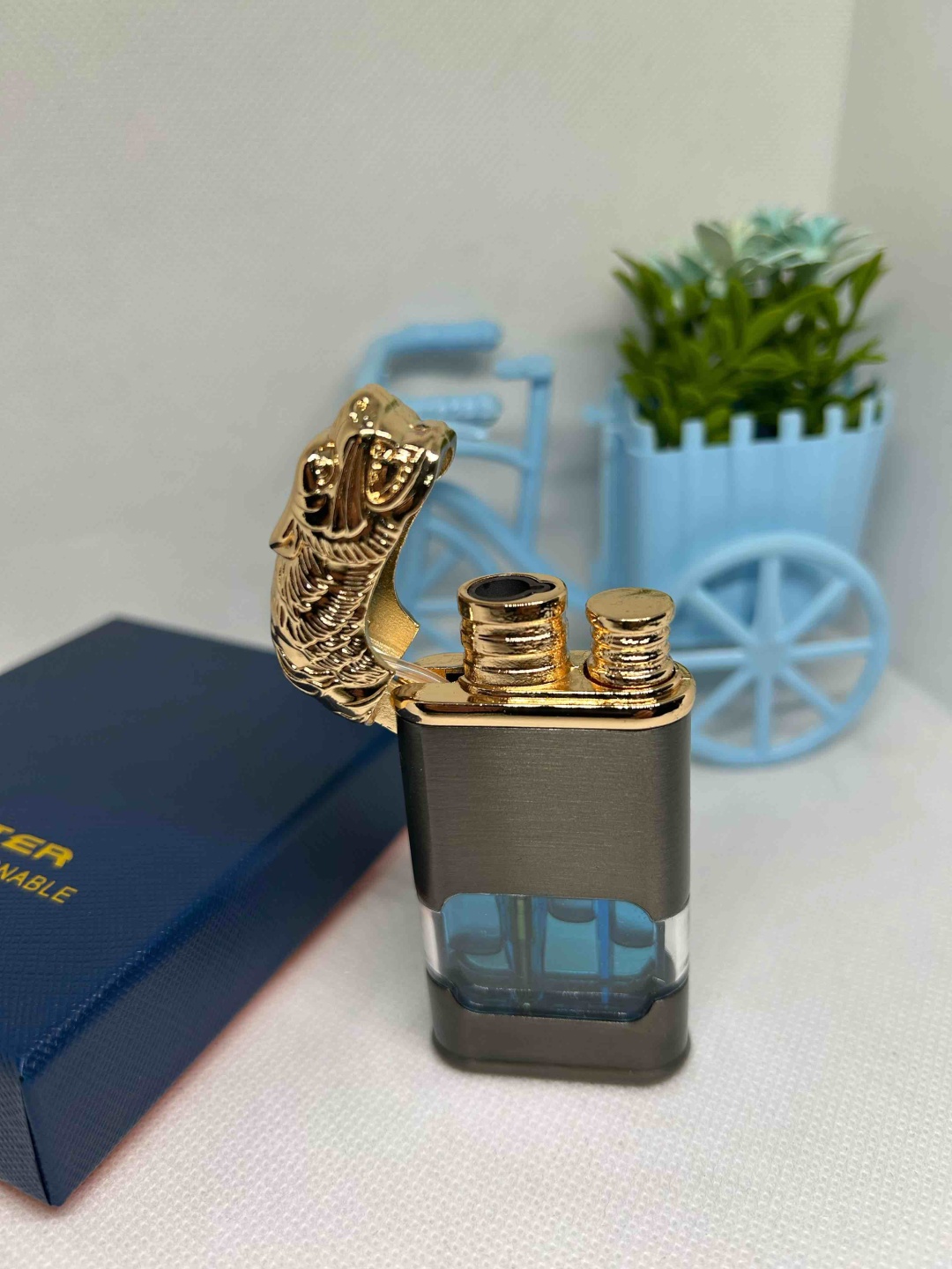 Lighter газовая зажигалка Tiger gray fire, пластик