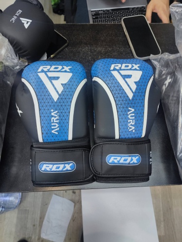 Боксерские перчатки RDX 10 oz черный, синий