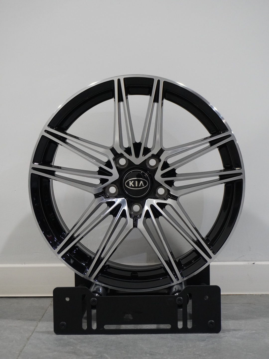 PDW TURONE 7x17/5x114.3 D67.1 ET48 4 диска черный, серебристый