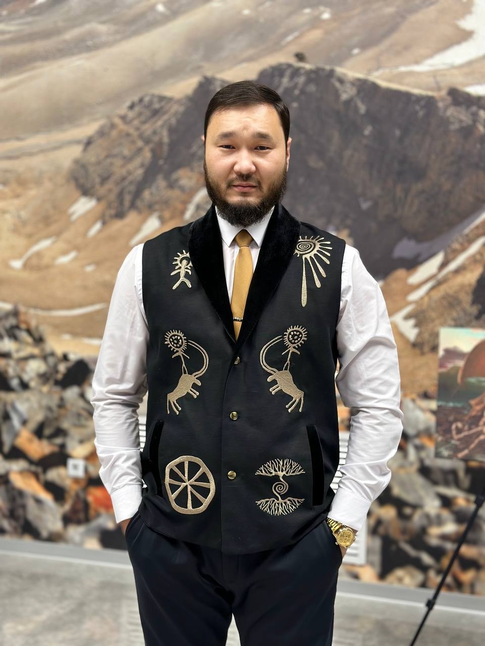 Национальный костюм черный
