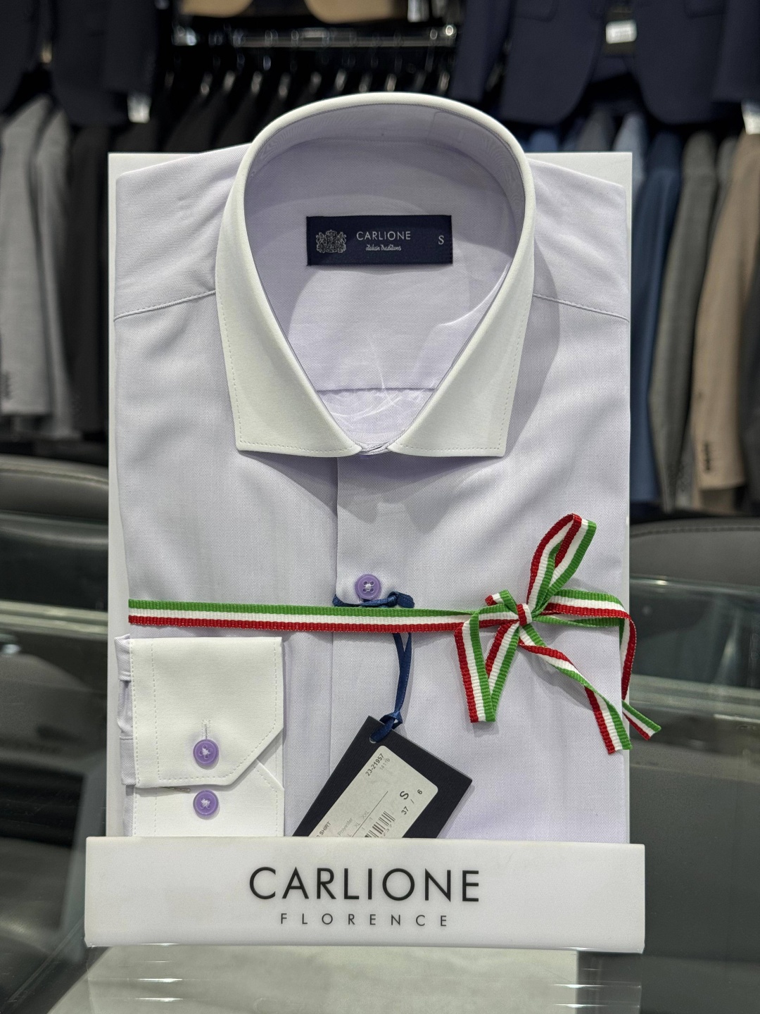 Рубашка полуприталенная Carlione белый, лиловый
