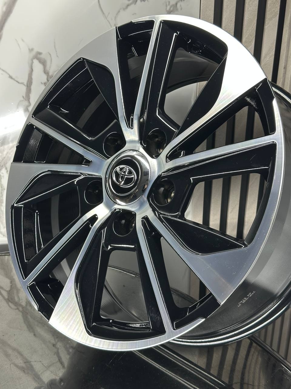 Top Grade toyota 8x18/5x150 D110.1 ET45 4 диска серебристый, черный