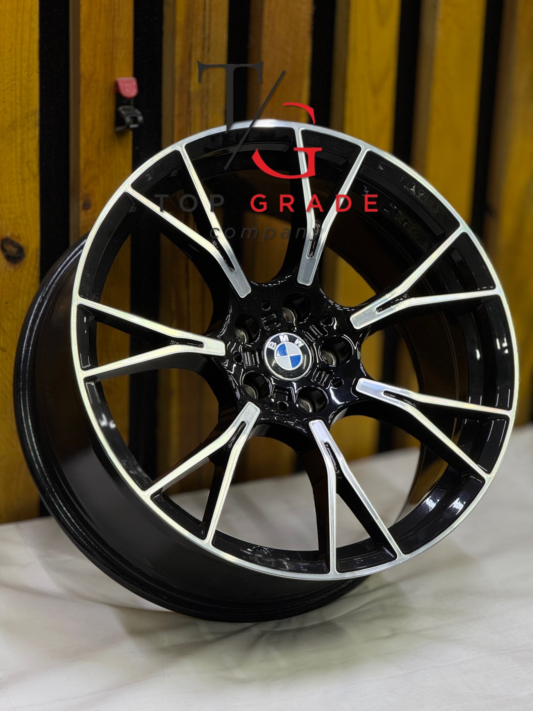 Top Grade TG0082 8.5/9.5x19/5x112 D66.5 ET30.35 4 диска черный, серебристый