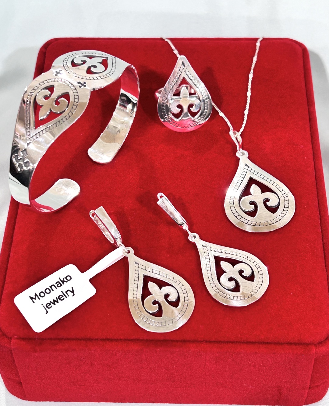 Moonako Jewelry Moonako jewelry вес 46 г серебро, без вставок