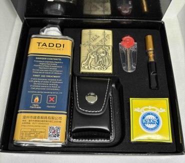 Taddi бензиновая зажигалка Череп Gold, металлический сплав