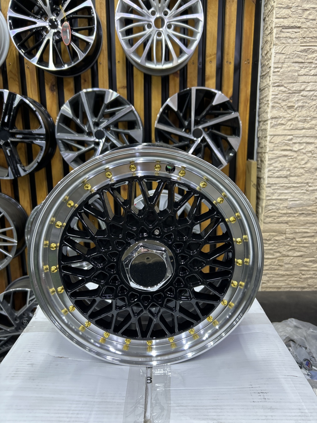 LKN Lkn76 5.5x14/4x114.3 D73.1 ET25 4 диска черный, серебристый