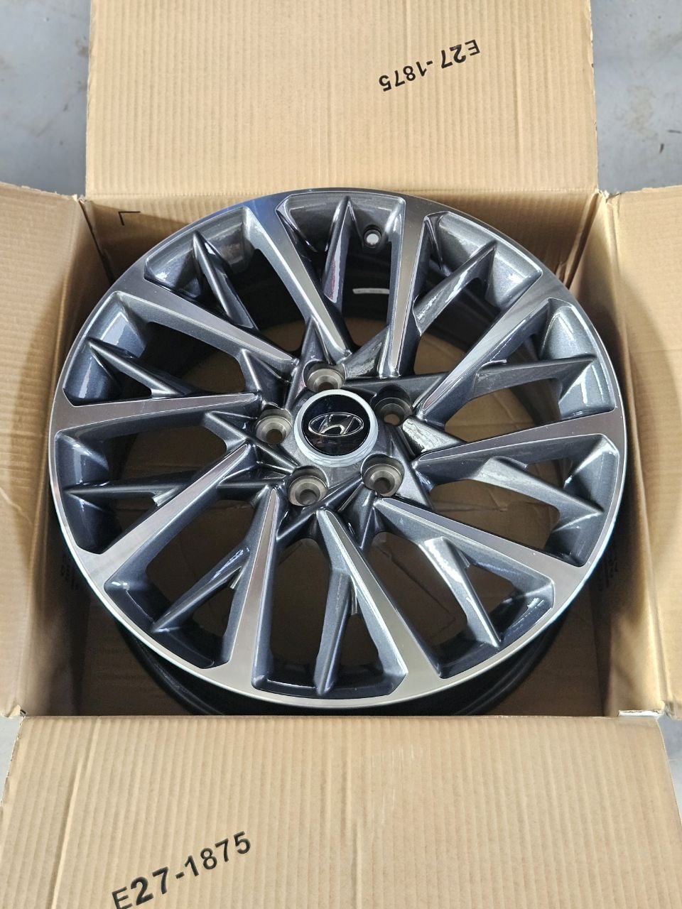 Fonyee SM 402 7.5x18/5x114.3 D67.1 ET50.5 4 диска графит матовый