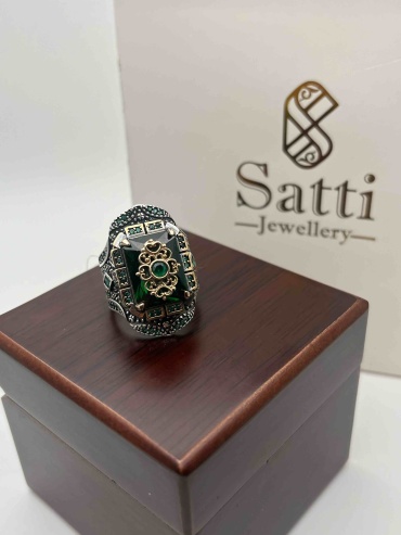 Перстень Era Jewellery 2703041 размер 20.5 вес 18.74 г серебро, изумруд