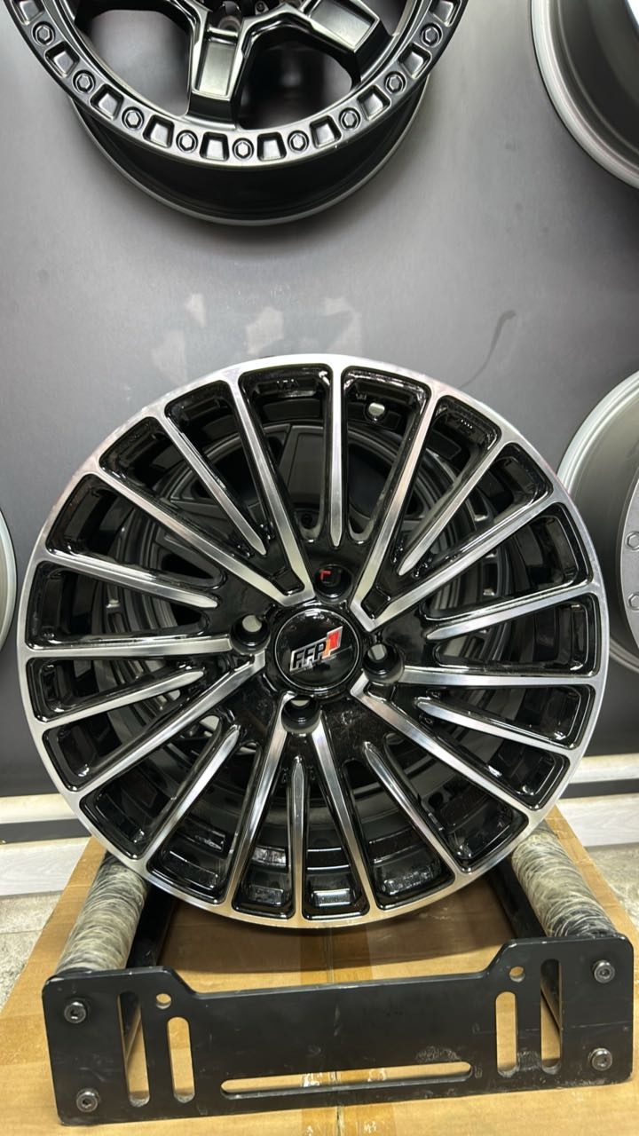 LKN Lkn1023 6.5x15/4x100 D67.1 ET35 4 диска черный, серебристый