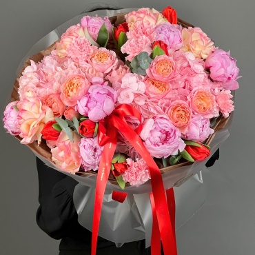 Art Flowers букет с открыткой гортензия, пион, роза, тюльпан, эвкалипт 28 шт 60 см